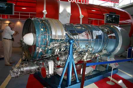 新的航空潤滑油如何換掉機器中舊的潤滑油？